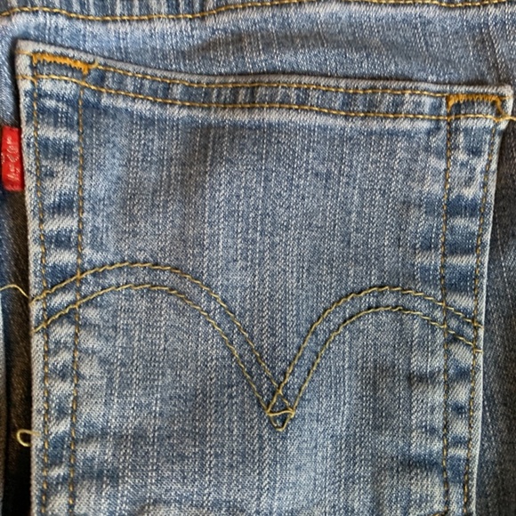 Levi’s 550 relaxed fit stretch jeans. Worn about 10x - Picture 5 of 5